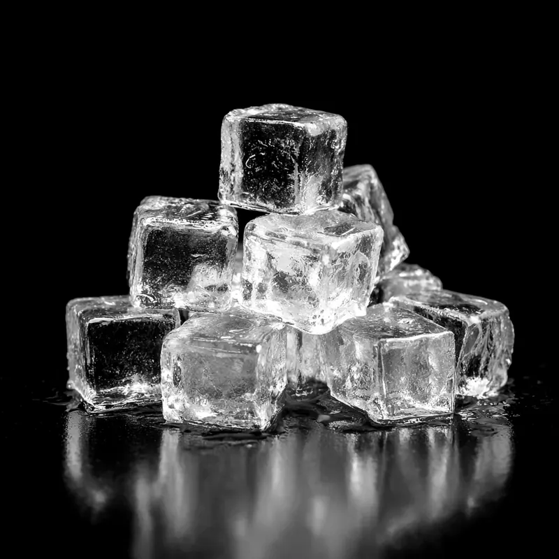 Pirâmide de cubos de gelo pequenos